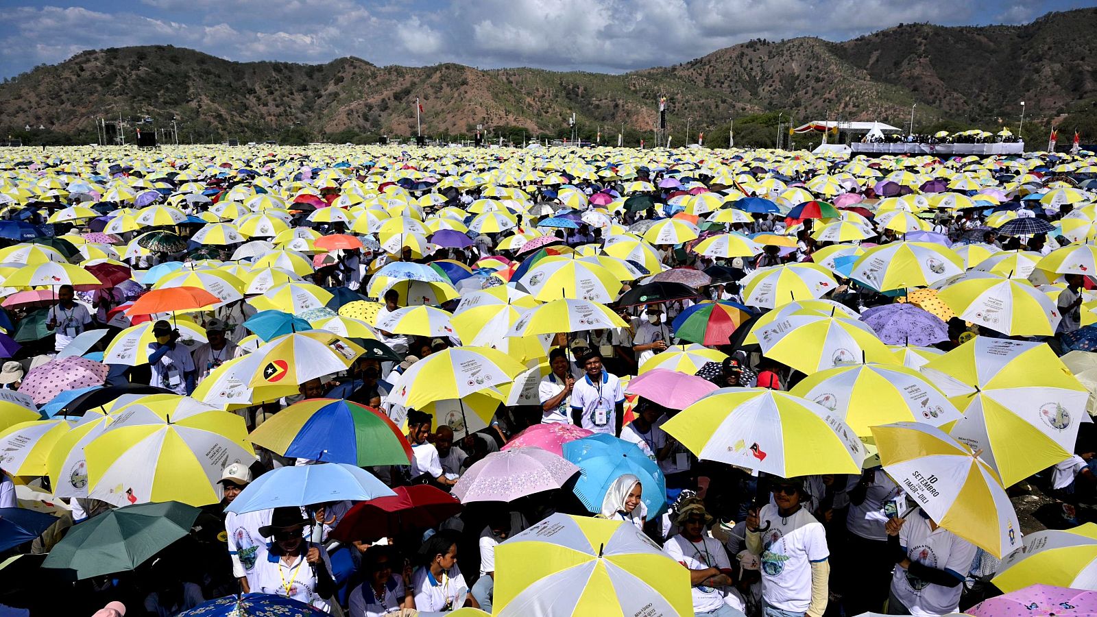 Misa multitudinaria del papa Francisco en Dili, capital de Timor Oriental