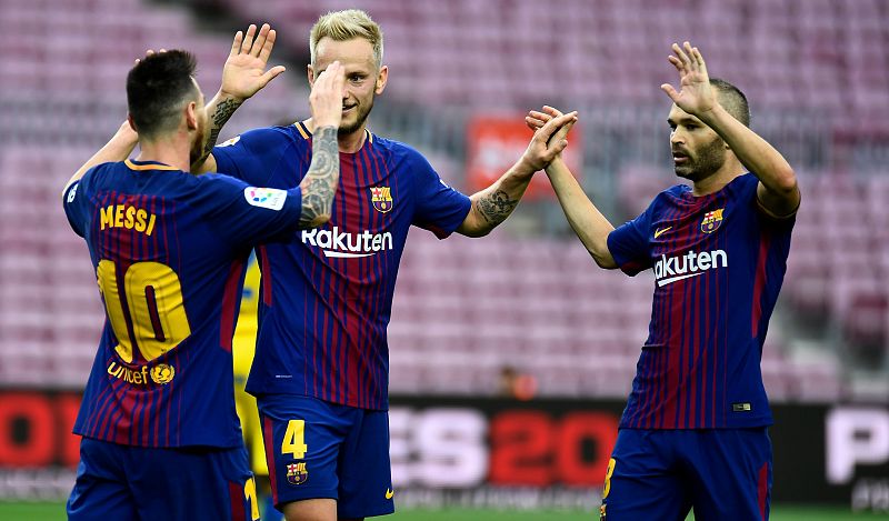 Messi y Busquets llevan la calma al Camp Nou tras una jornada convulsa