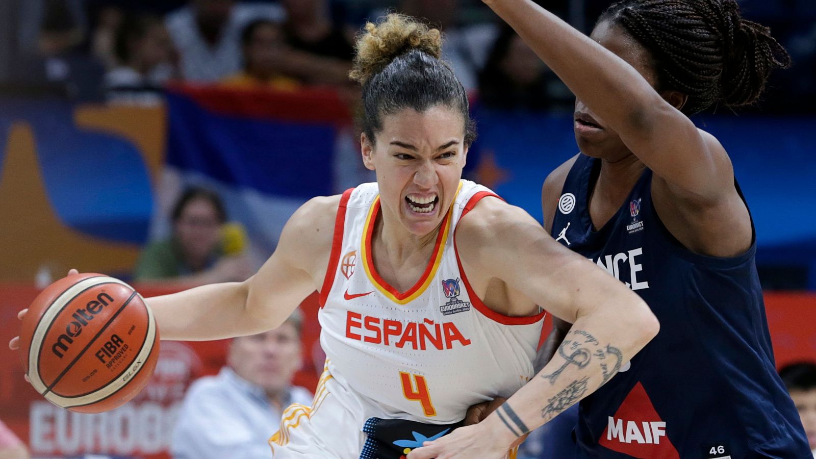 Laura Nicholls, con la selección española de baloncesto