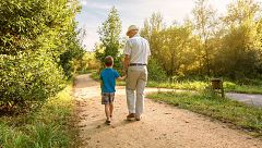Abuelos cuidadores, entre la elección y la obligación