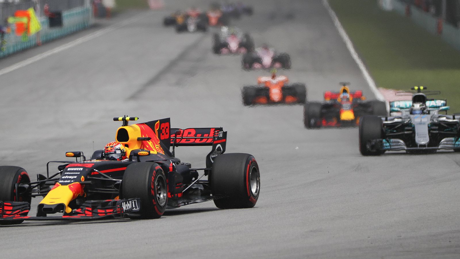 Red Bull y Ferrari, una doble amenaza para Mercedes en Suzuka