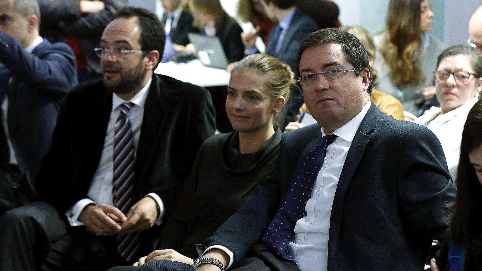 Óscar López en una imagen de archivo junto a Antonio Hernando en 2015