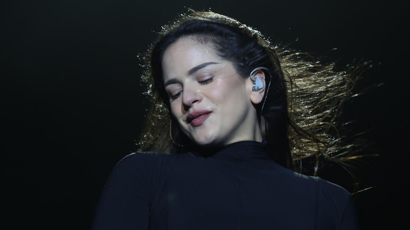 Rosalía estrena 'Omega' en el piromusical de las fiestas de la Mercè