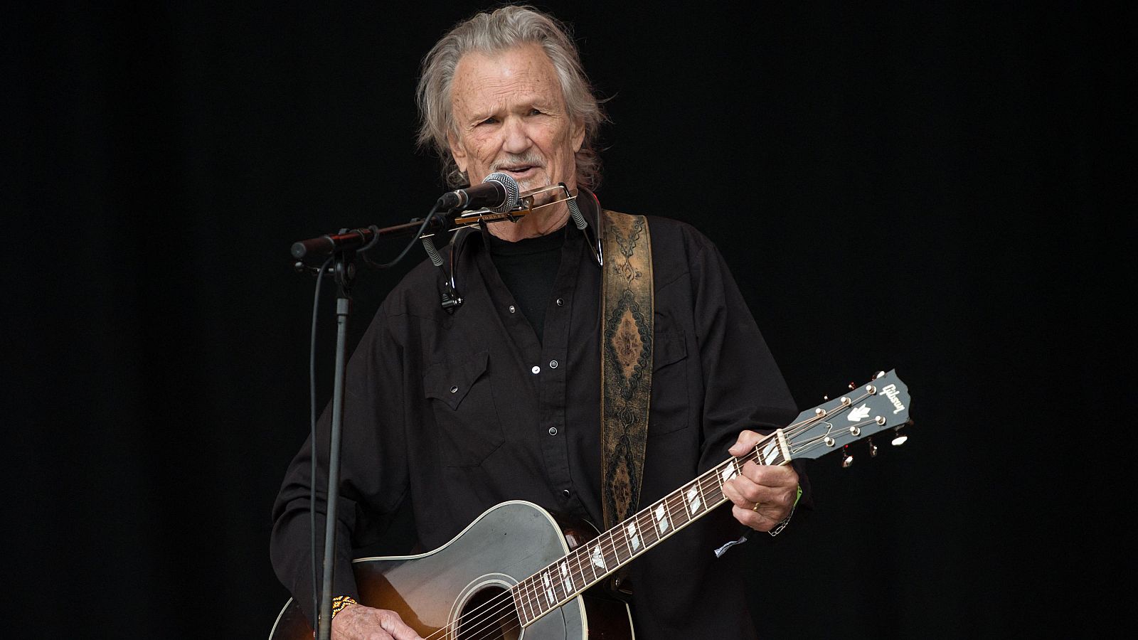 Kris Kristofferson, durante una actuación en Inglaterra en 2017