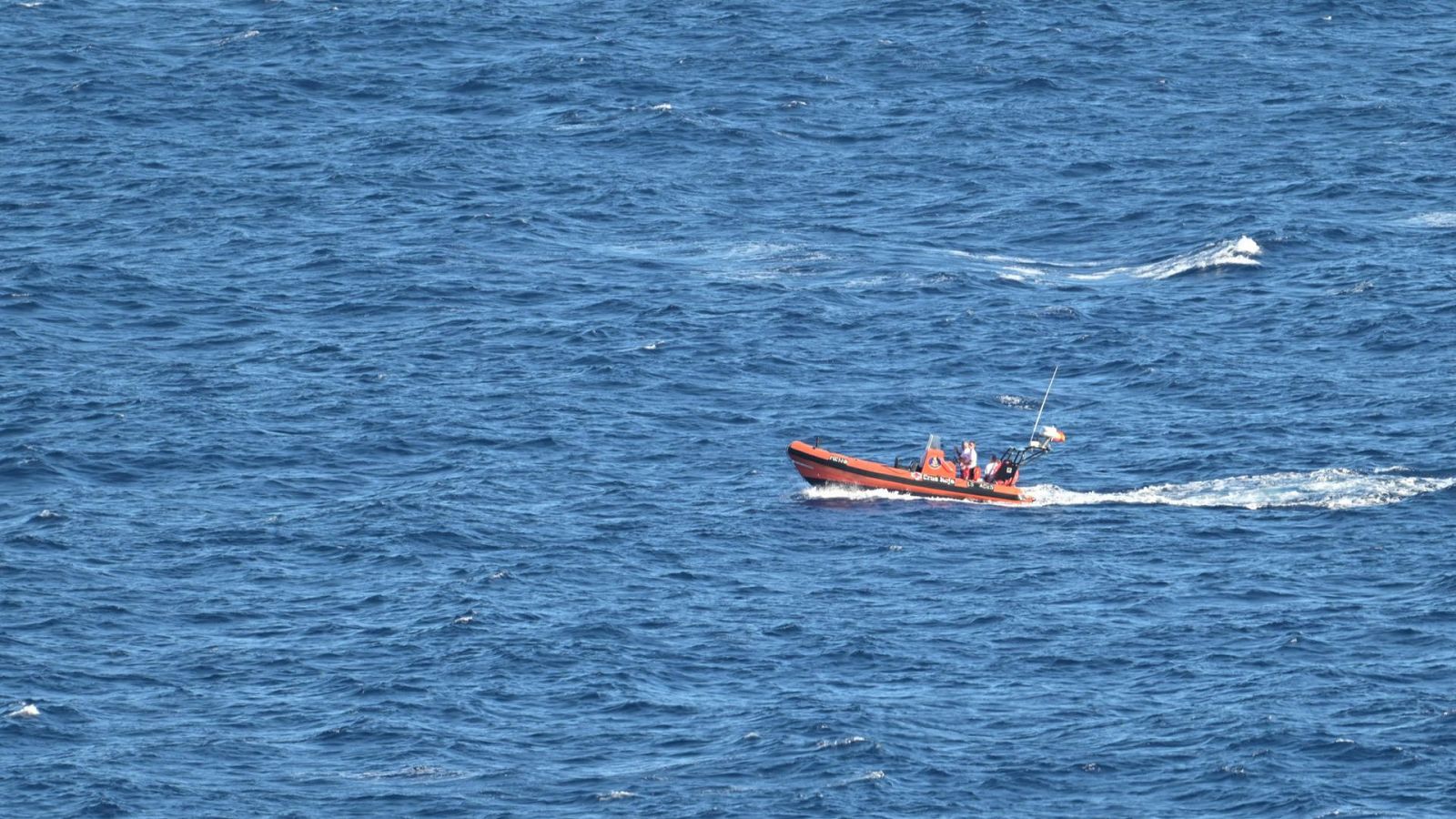 Buscan en El Hierro un cayuco a la deriva con 60 personas en la misma zona del naufragio