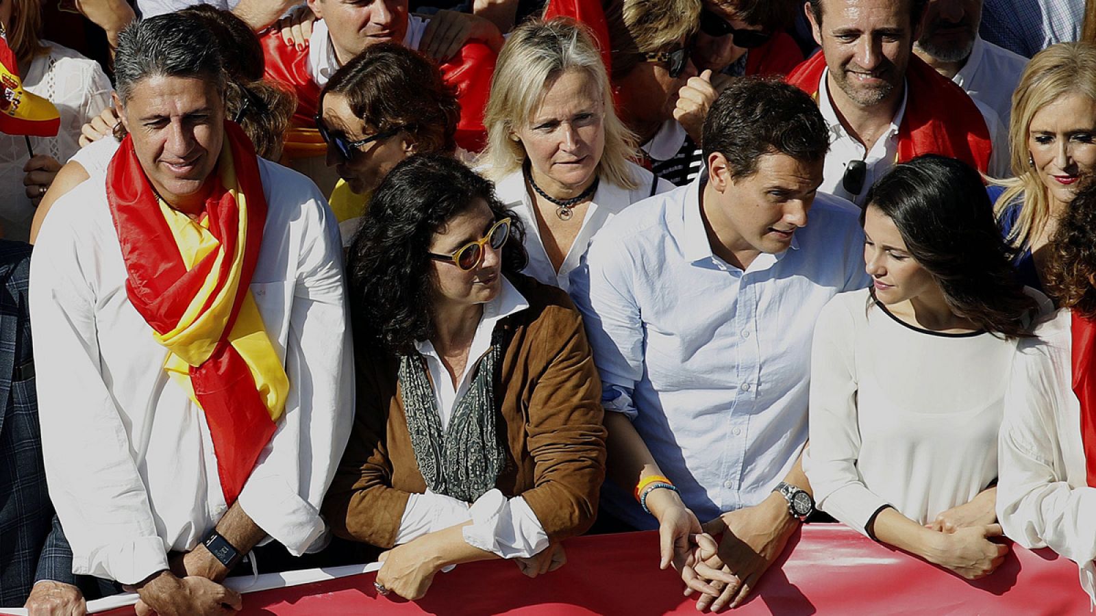 Xavier García Albiol, Albert Rivera e Inés Arrimadas en la manifestación del 8 de octubre en Barcelona.