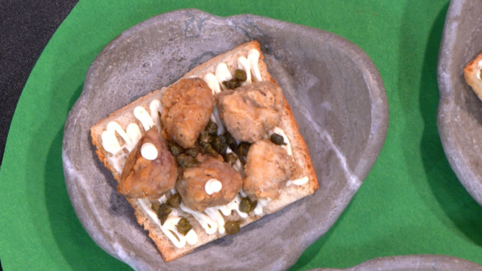 Tostas de sesos fritos de cordero