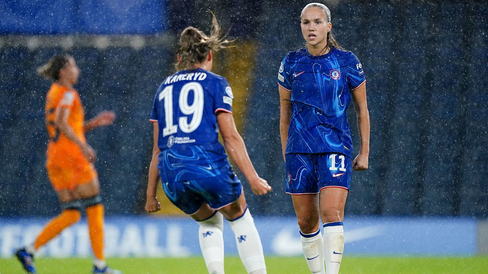 El Chelsea celebra uno de los goles frente al Real Madrid en la Champions (AP)