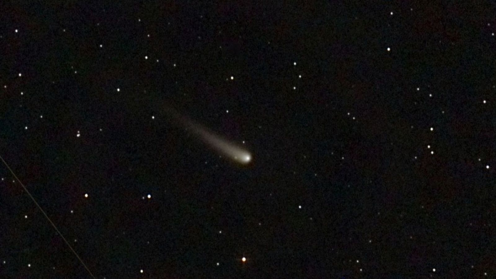 Imatge del cometa Atlas-Tsutchinshan avistat des de França