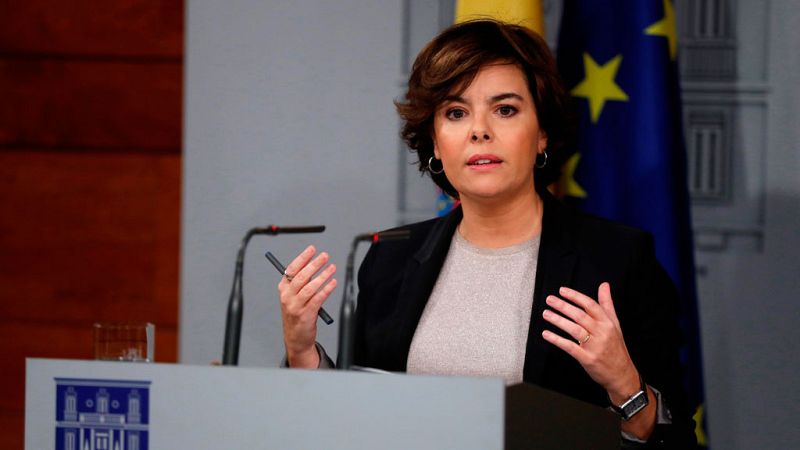 El Gobierno pide a Puigdemont "claridad" y le reitera que el diálogo se hace "dentro de la ley y en el Congreso"