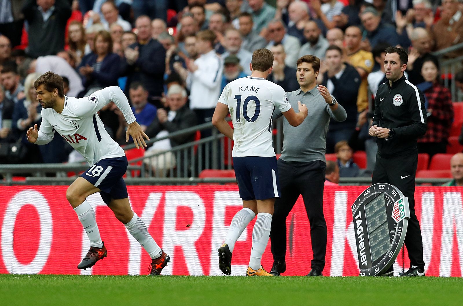 Llorente saliendo al campo por Kane en el Tottenham.