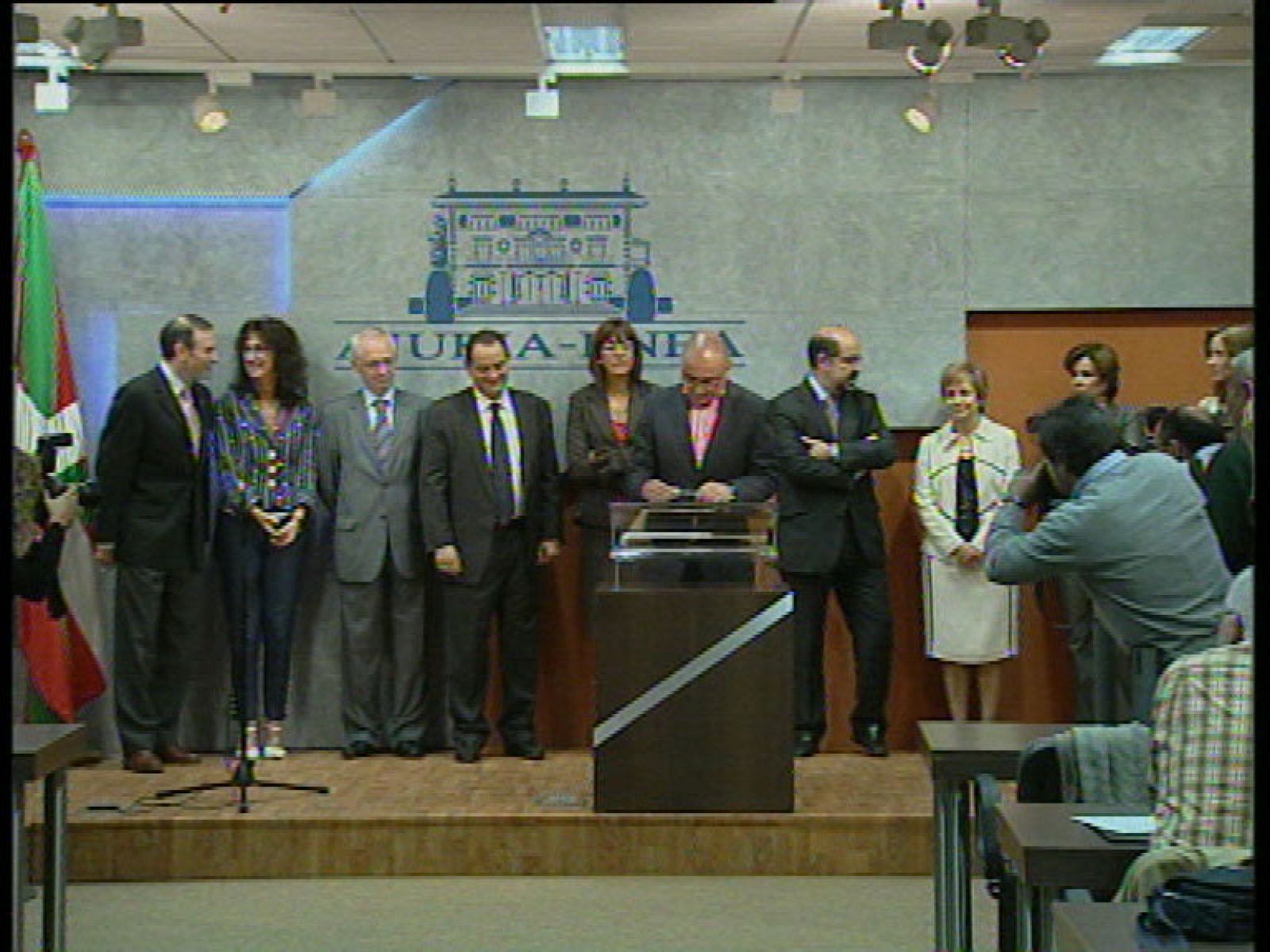 Acto de firma del manifiesto a favor de la consulta popular de Ibarretxe