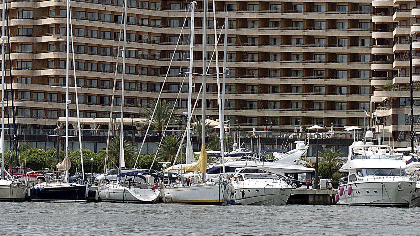 La Policía identifica a 800 turistas por falsas intoxicaciones en Baleares