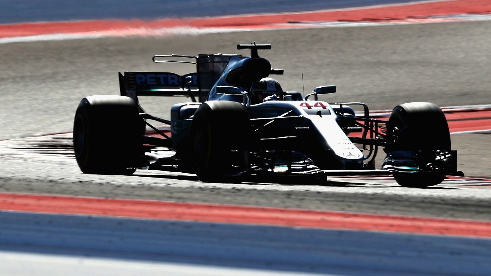 Hamilton gana con autoridad en Austin y acaricia el Mundial