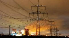 El precio récord de la luz, consecuencia de la sequía y de un mercado eléctrico desfasado