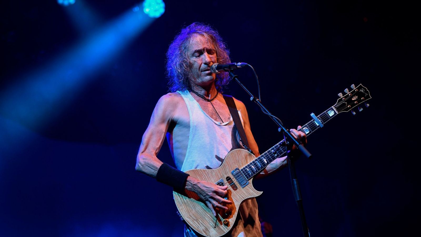 "Cuando estás componiendo estás mirando para dentro, no estás mirando para afuera".