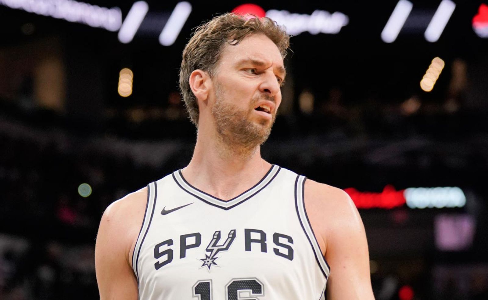 Gasol en la primera derrota de la temporada de los Spurs.