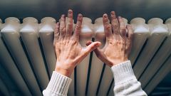 Afrontar el invierno en un edificio de baja eficiencia energética: "Es muy viejo y nos cuesta más calentar la casa"