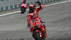 Jorge Martín y Pecco Bagnaia libran un bonito duelo y aplazan el desenlace del mundial para la última carrera
