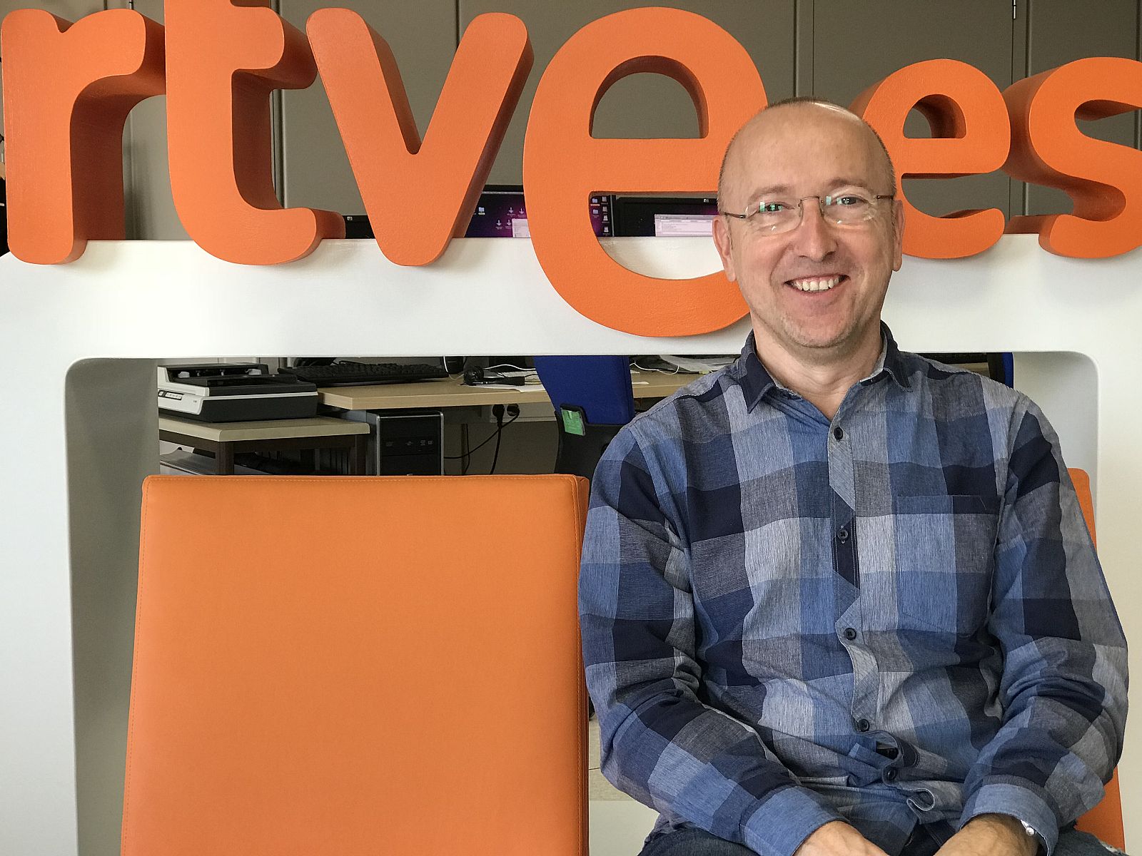 Charla con Óscar López, el director de Página Dos