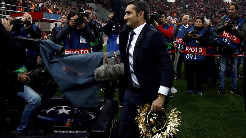 Valverde, homenajeado en su regreso a Atenas