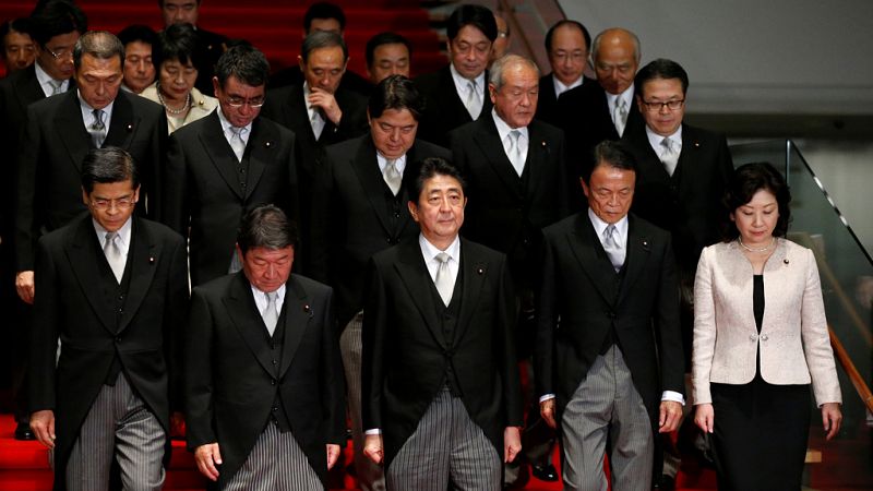 Shinzo Abe, reelegido primer ministro para un tercer mandato centrado en la revisión del pacifismo de Japón