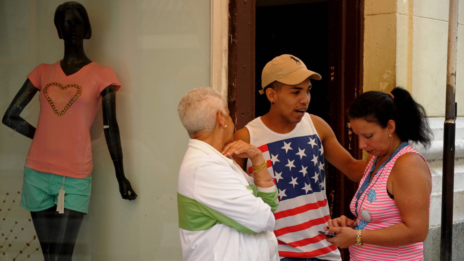 Cubanos fotografiados en La Habana, Cuba