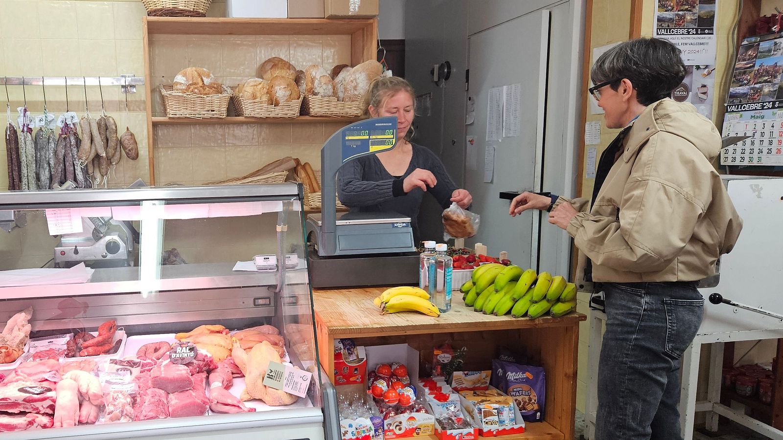 Thais Villas a la botigua de Dalila Almiñana, a 'En Router'