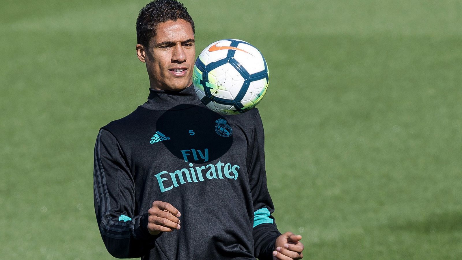 Varane, en un entrenamiento con el Madrid