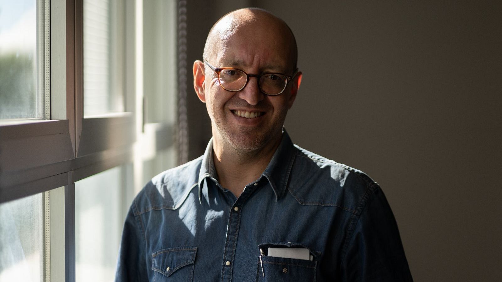 Jesús Martínez, periodista local y social de Barcelona: "La pobreza se esconde, es invisible, pero existe"