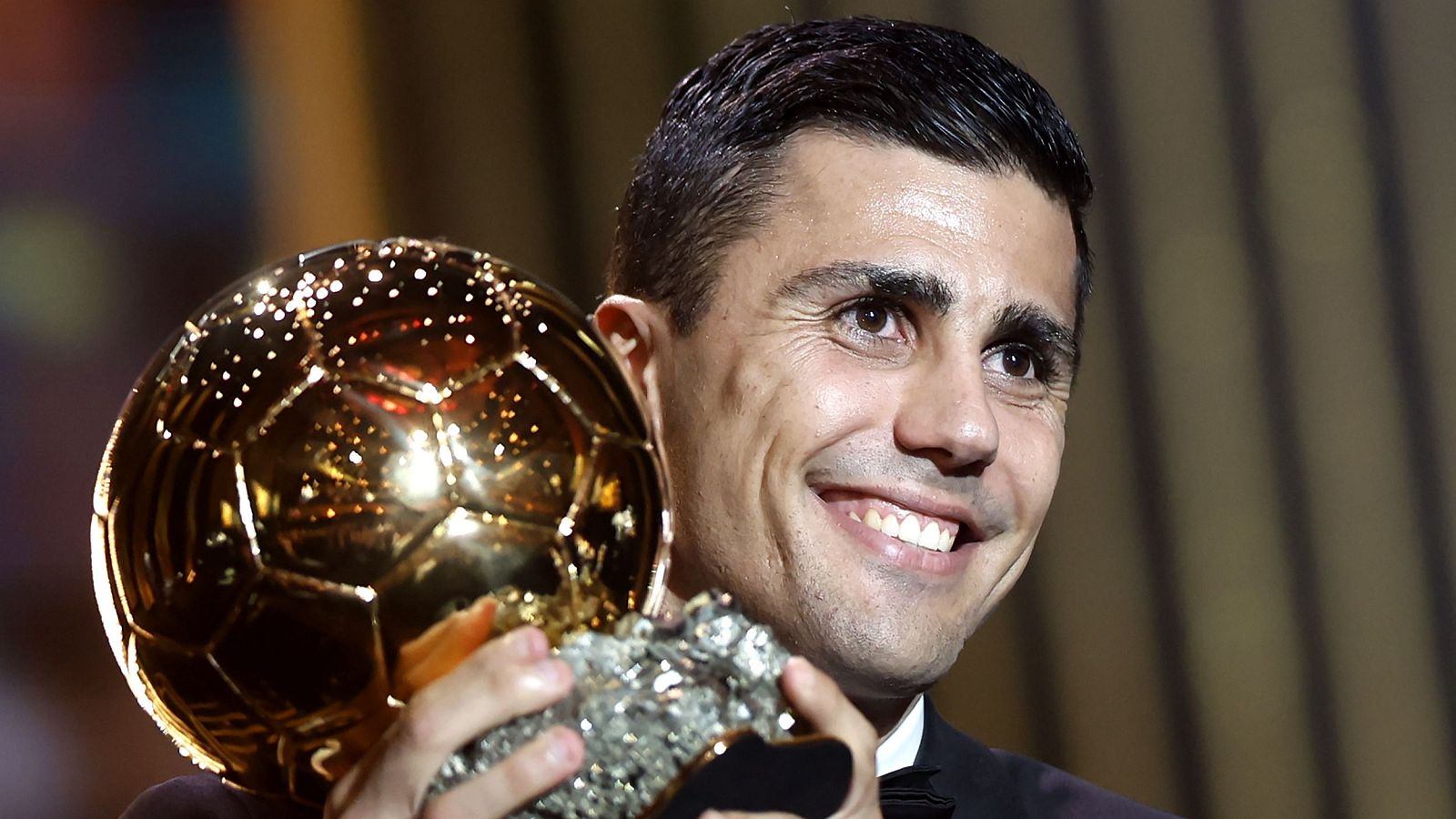 Rodri Hernández es galardonado con el Balón de Oro, superando a Vinícius Júnior