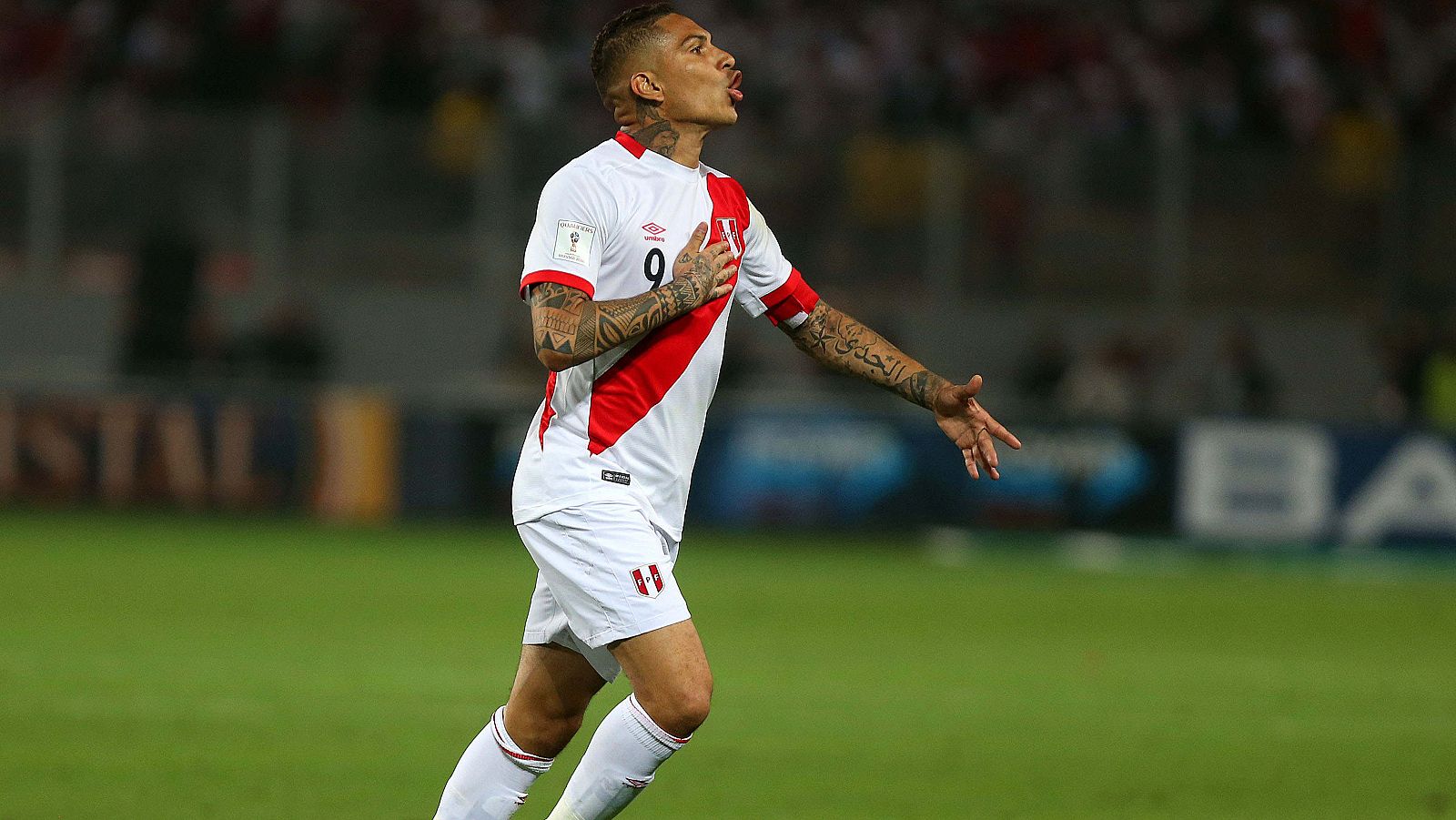 Paolo Guerrero, con Perú