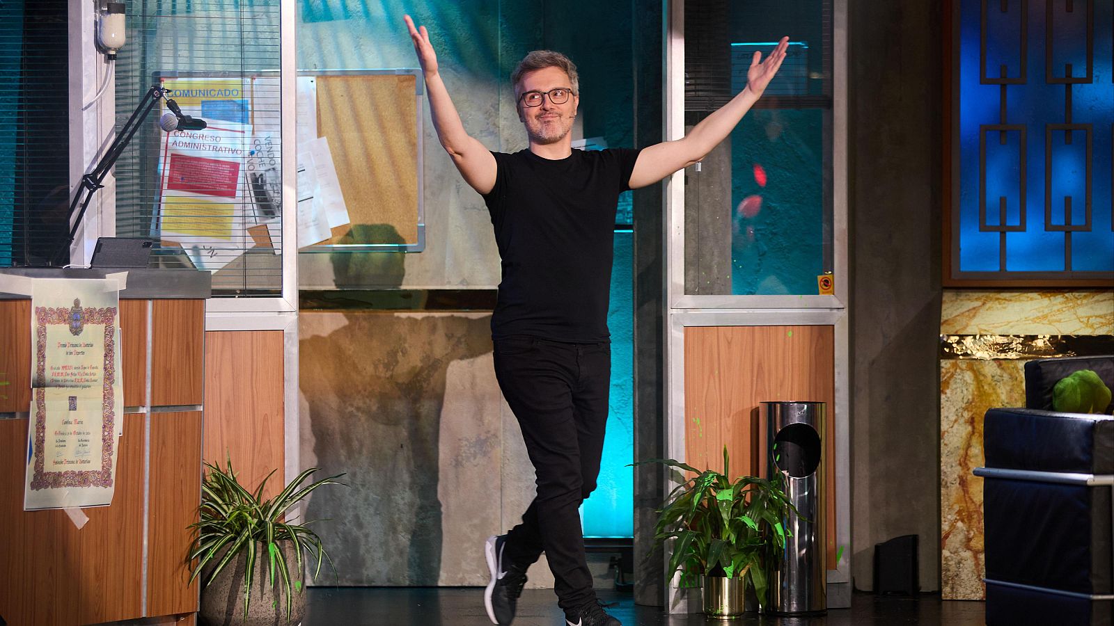 Juan Gómez-Jurado en el plató de La Revuelta.