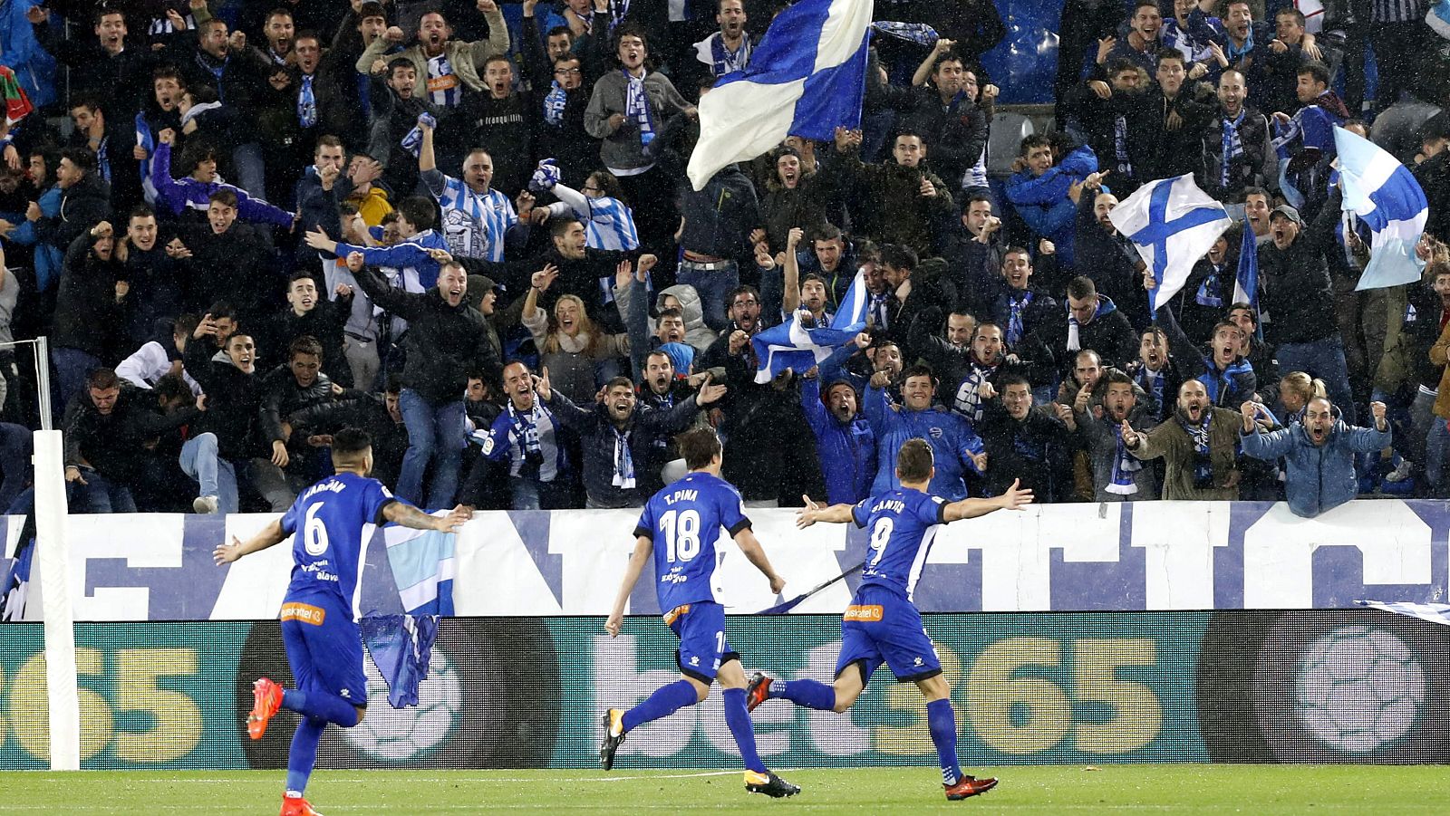 El Alavés vence al Espanyol en Mendizorroza