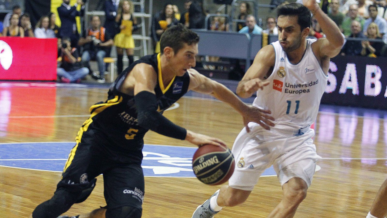 Partido entre el Iberostar Tenerife y el Real Madrid