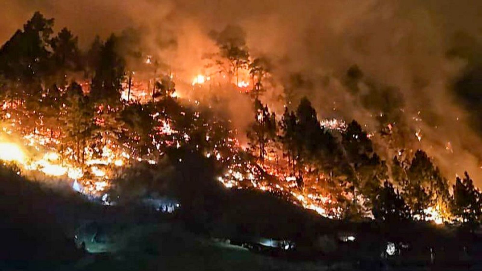 Imagen del incendio que se ha producido este lunes en el municipio de El Paso, en La Palma