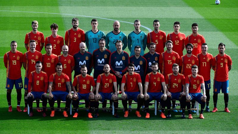 La selección posa con la camiseta de la polémica 