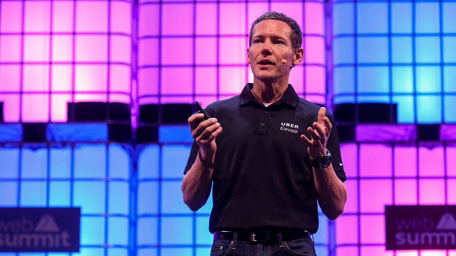 El director de productos de Uber, Jeff Holden, participa en la séptima edición de la Web Summit