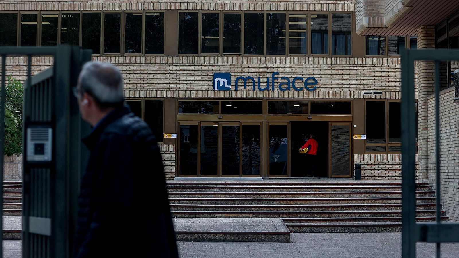 Fachada de un edificio de Muface, en Paseo de Juan XXIII, a 11 de octubre de 2024, en Madrid (España).