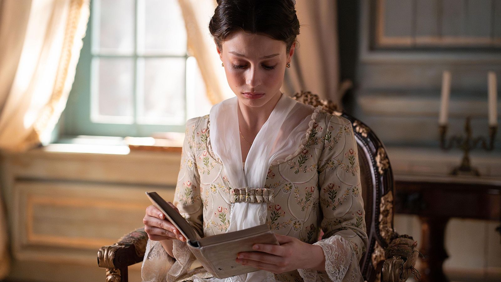 Sol despierta la curiosidad intelectual de Bárbara