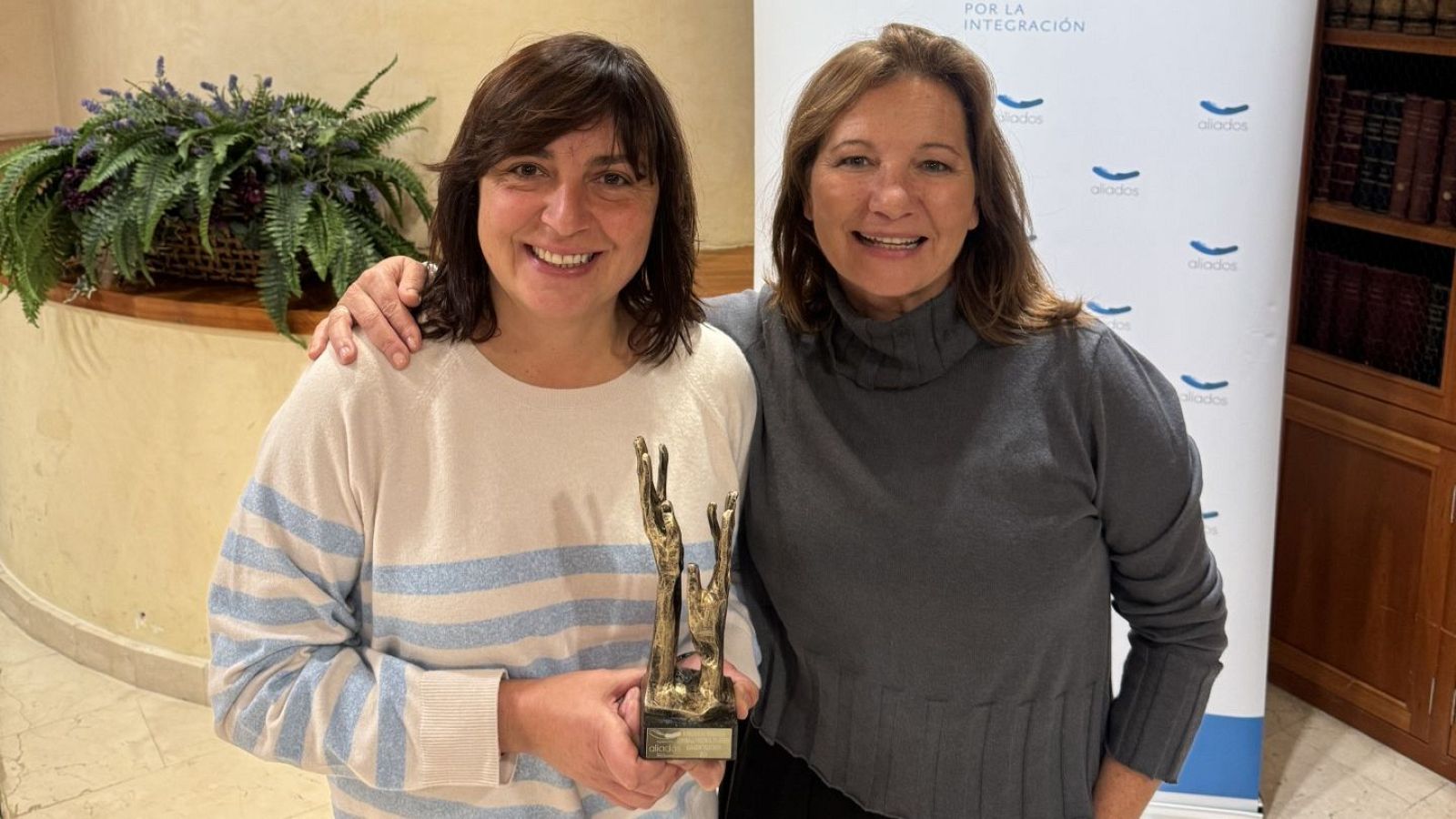 Sara Boldú y Anna Grimau, autora de 'Huérfanos tras el silencio'