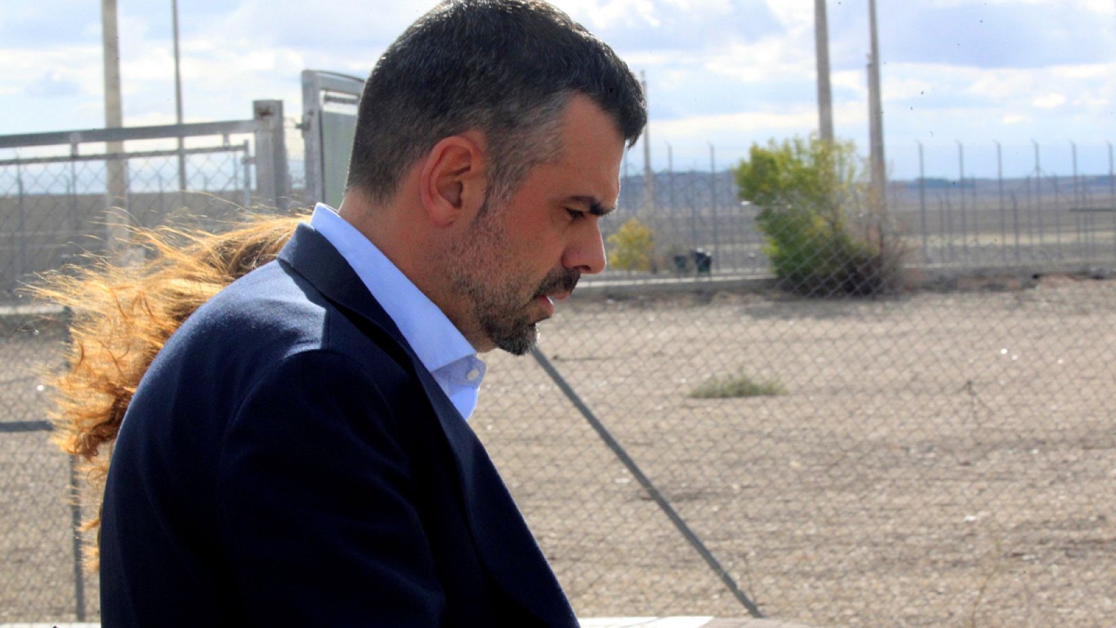 El exconseller de Empresa Santi Vila a su salida de la cárcel de Estremera