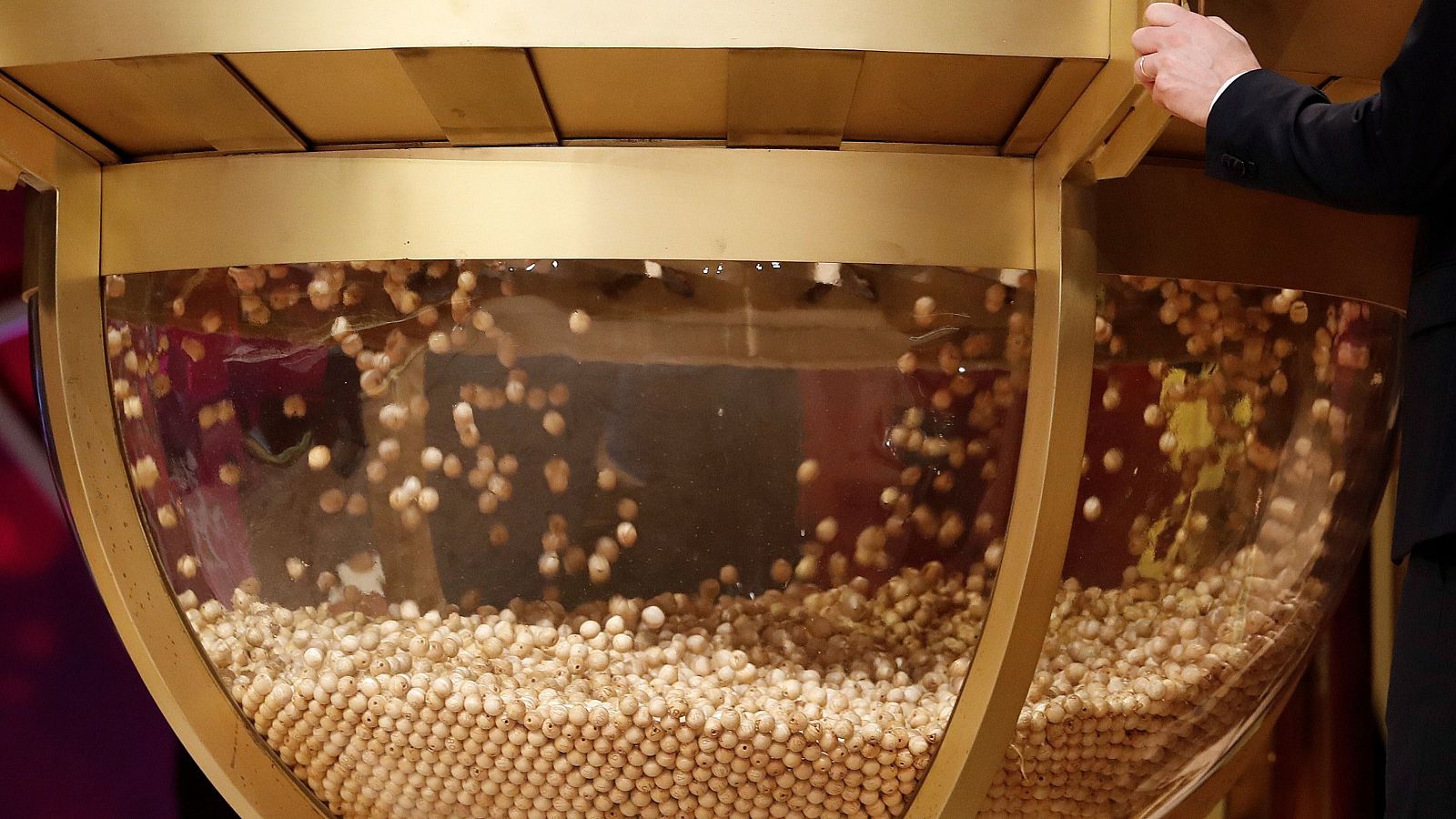 Lotería Navidad 2024 | Bolas dentro de uno de los bombos