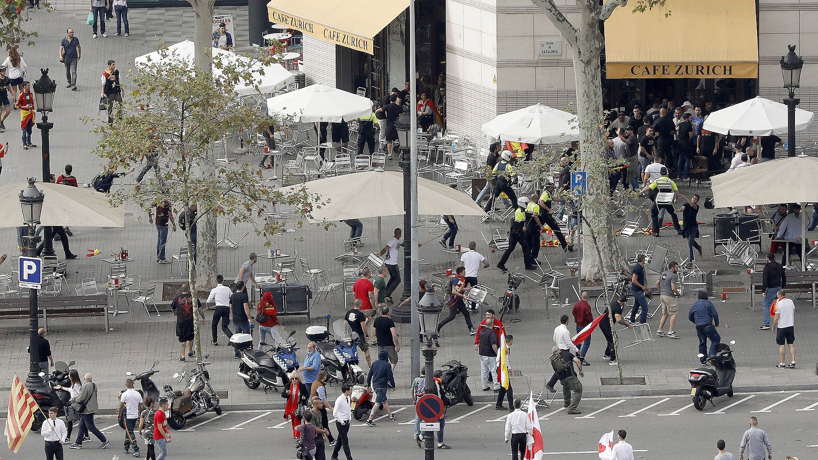 Trifulca en Plaza de Cataluña