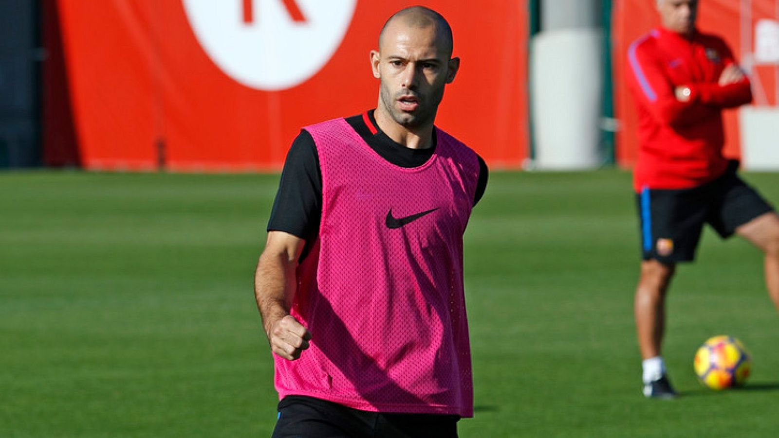 Mascherano estará un mes de baja