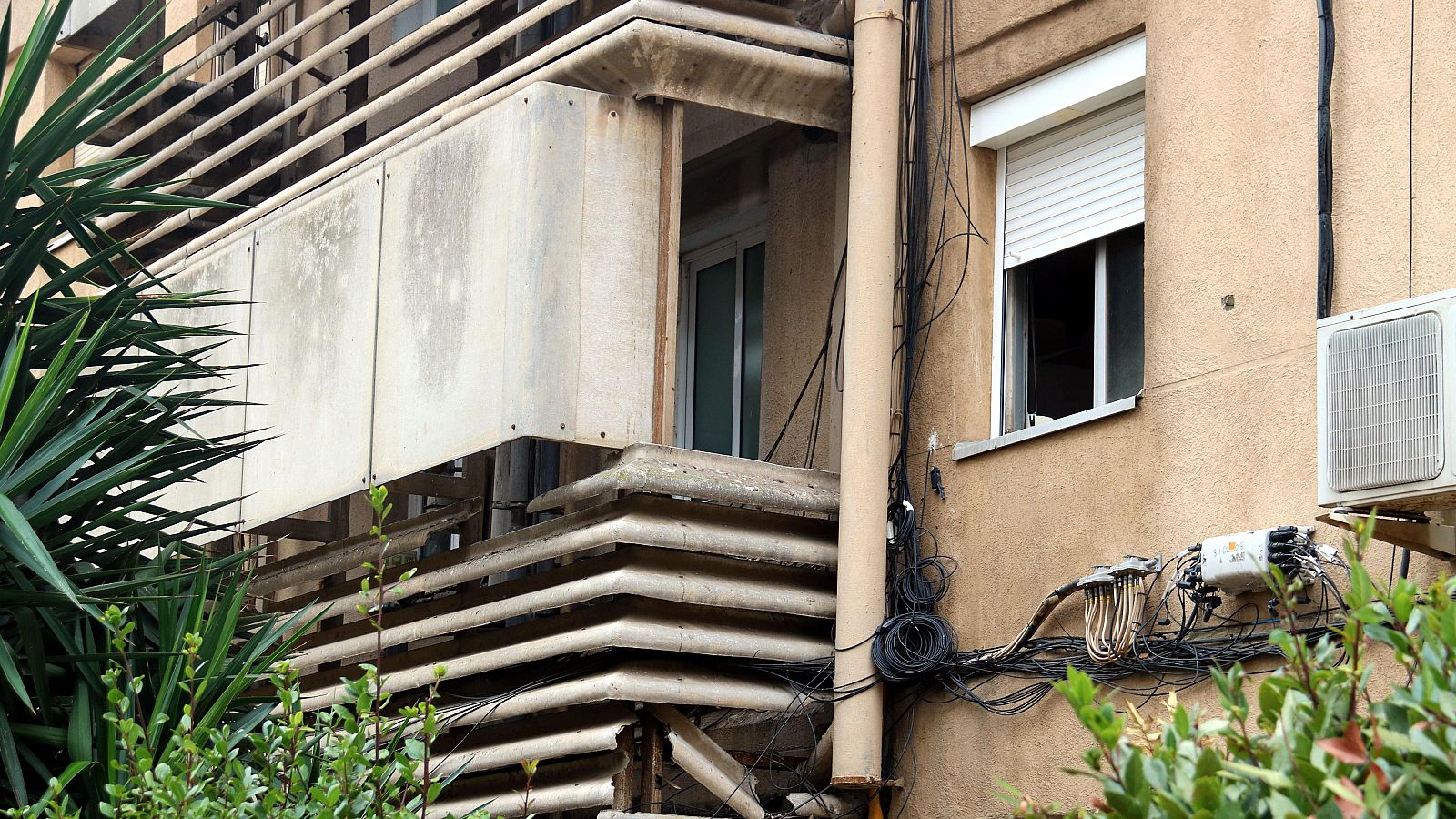 Imatge d'un edifici amb cobertes d'amiant