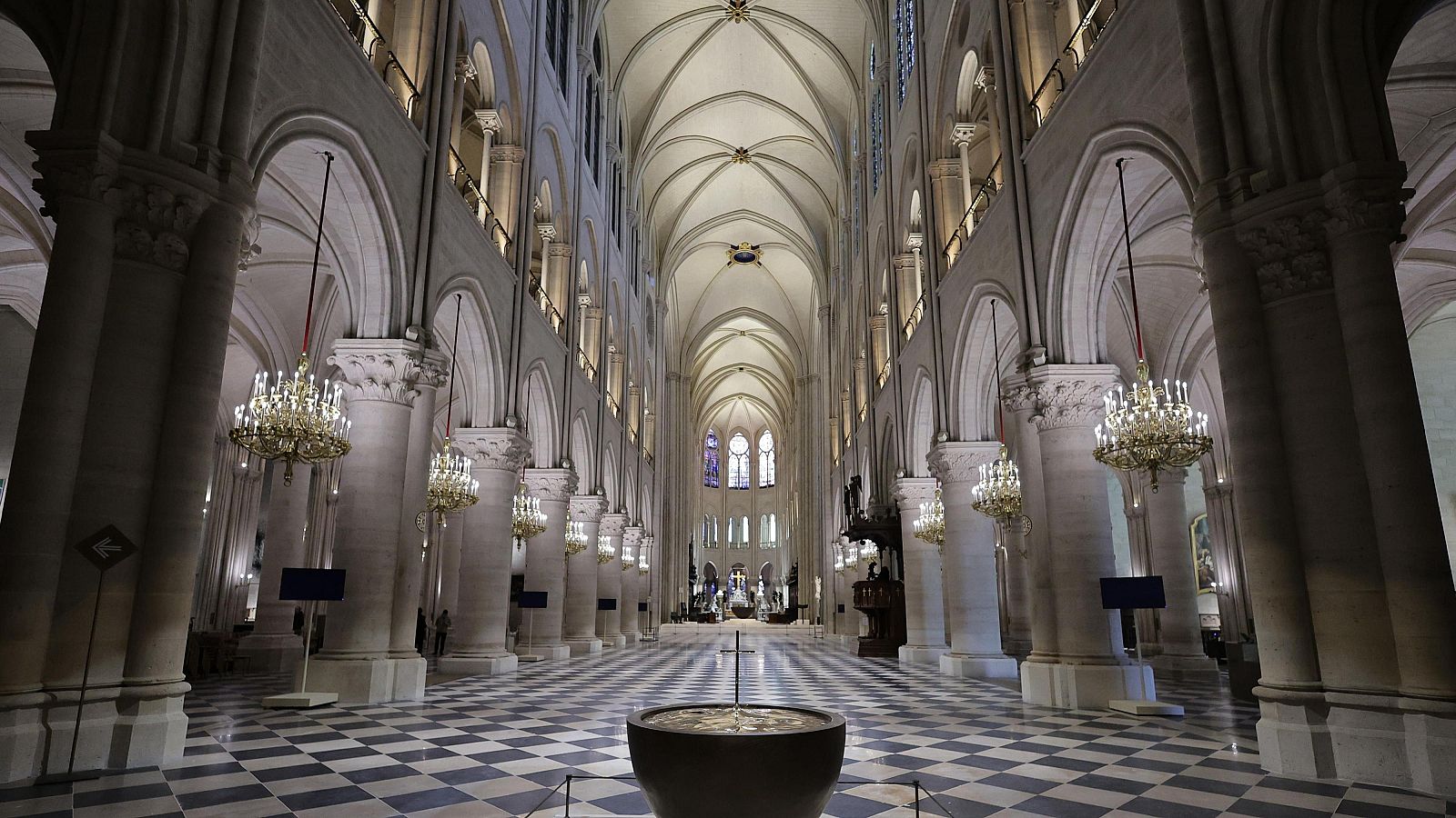 Notre Dame muestra su nuevo aspecto tras la restauración ocho días antes de su reapertura