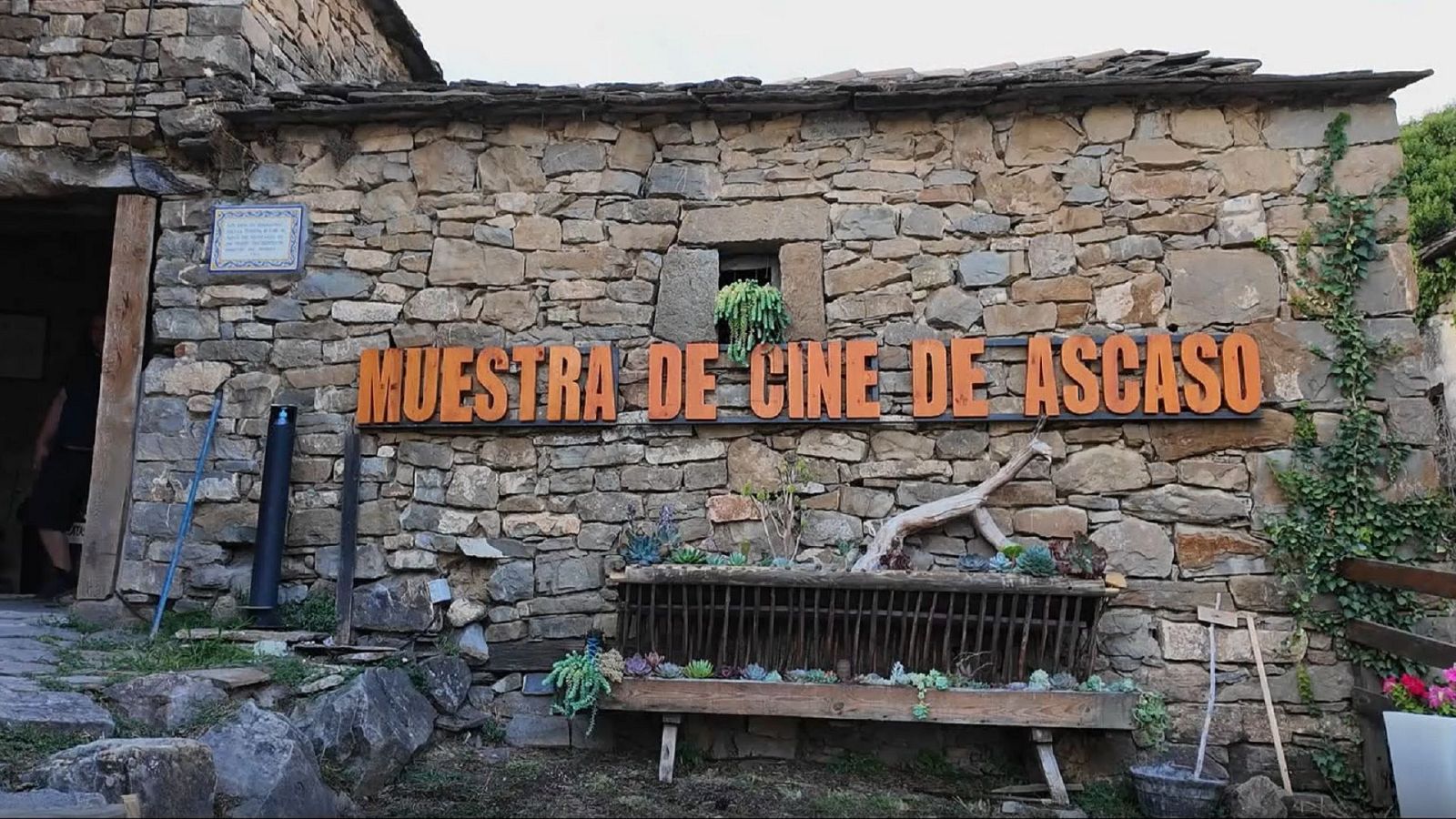 Así ha cambiado Ascaso, un pueblo de 11 habitantes, por su reconocida muestra de cine
