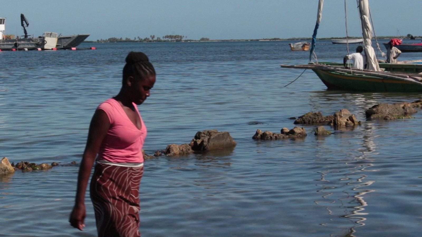 Fotograma del documental 'Explotando el Edén; Île à Vache'