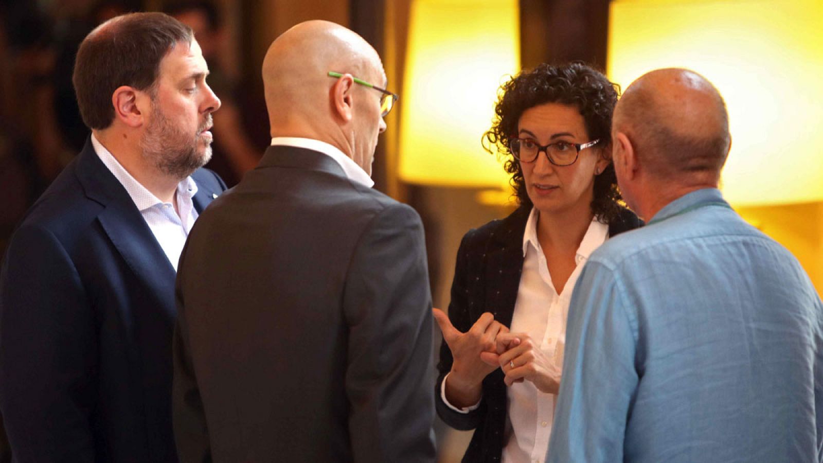 Junqueras conversa con Marta Rovira y con el exconseller Raül Romeva